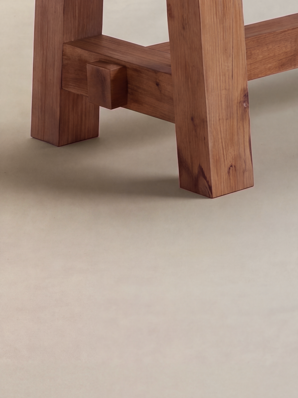 Farmhouse Bench Seat — stretcher joinery